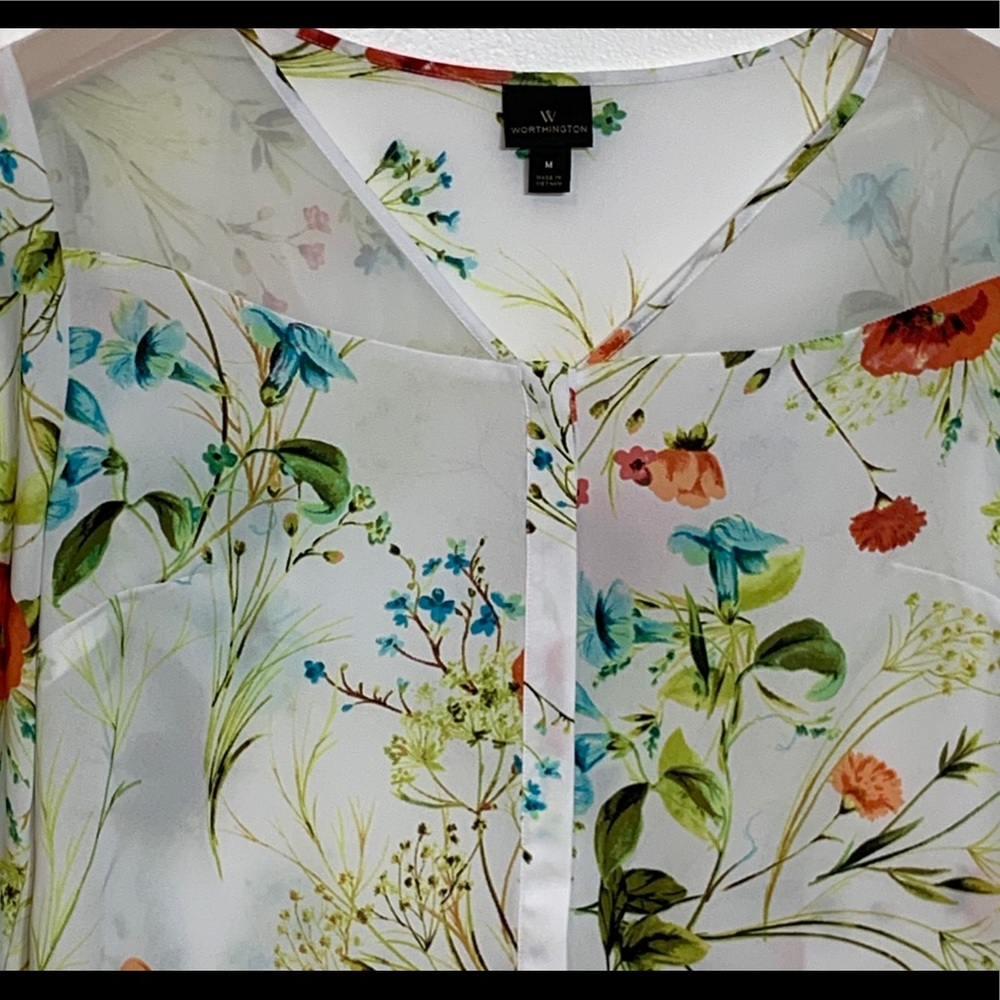 EUC White Floral Print Button Front‎ V-Neck Blouse